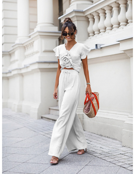 Muślinowy komplet z ozdobnym kwiatem THALIA - biały