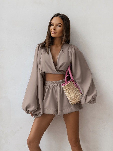 Komplet bluzka wiązana i spodenki MOELI - mocha mousse 2