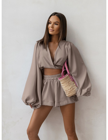 Komplet bluzka wiązana i spodenki MOELI - mocha mousse
