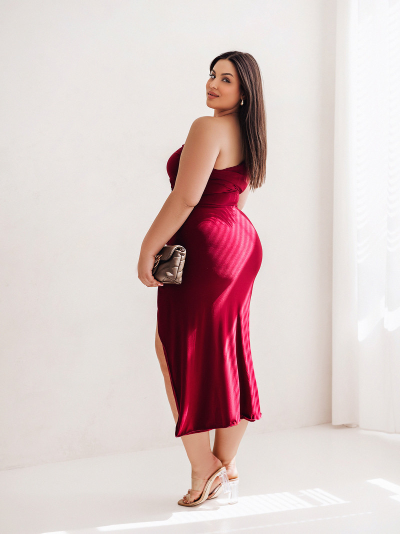 WP midi sukienka na prawe ramię plus...