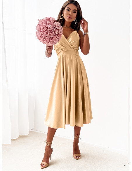 WP rozkloszowana sukienka na ramiączkach - złota