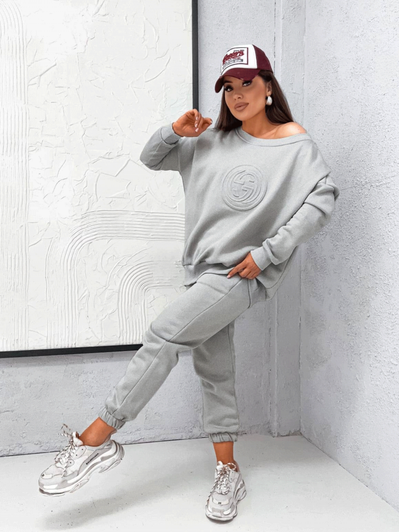 Komplet dresowy z wytłaczanym logo...