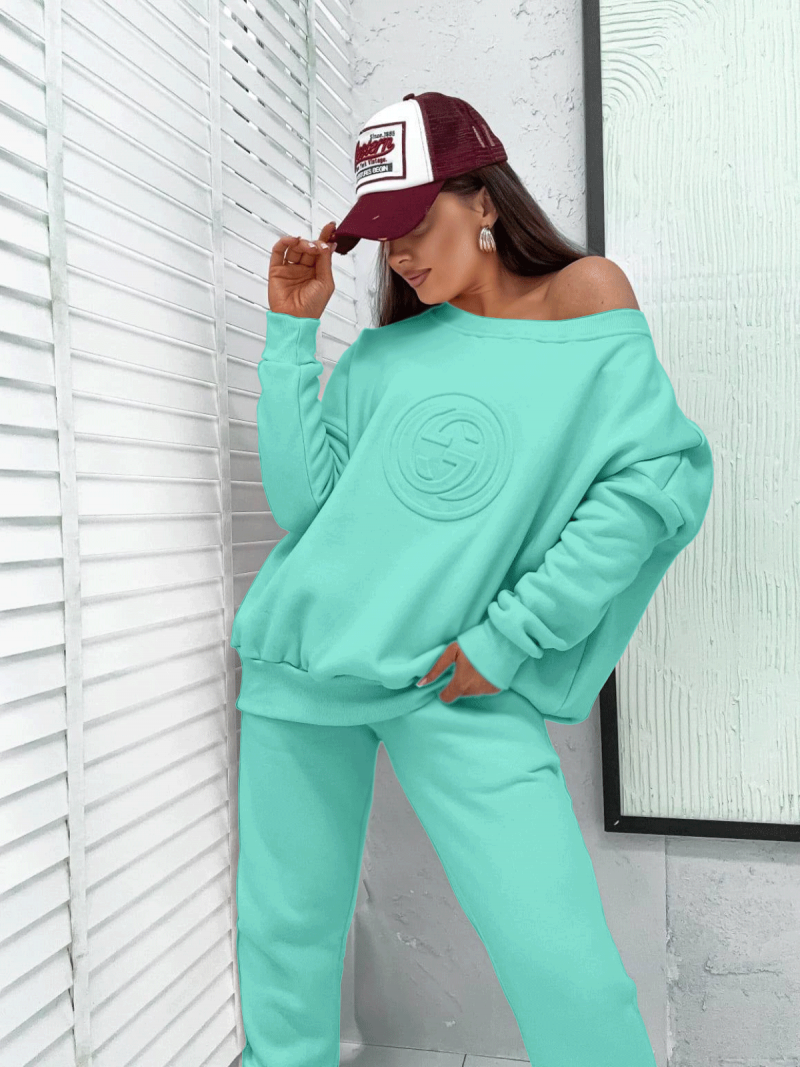 Komplet dresowy z wytłaczanym logo...