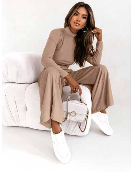 Welurowy dres z szerokimi spodniami z kantem + bluza CHIARA - mocha mousse