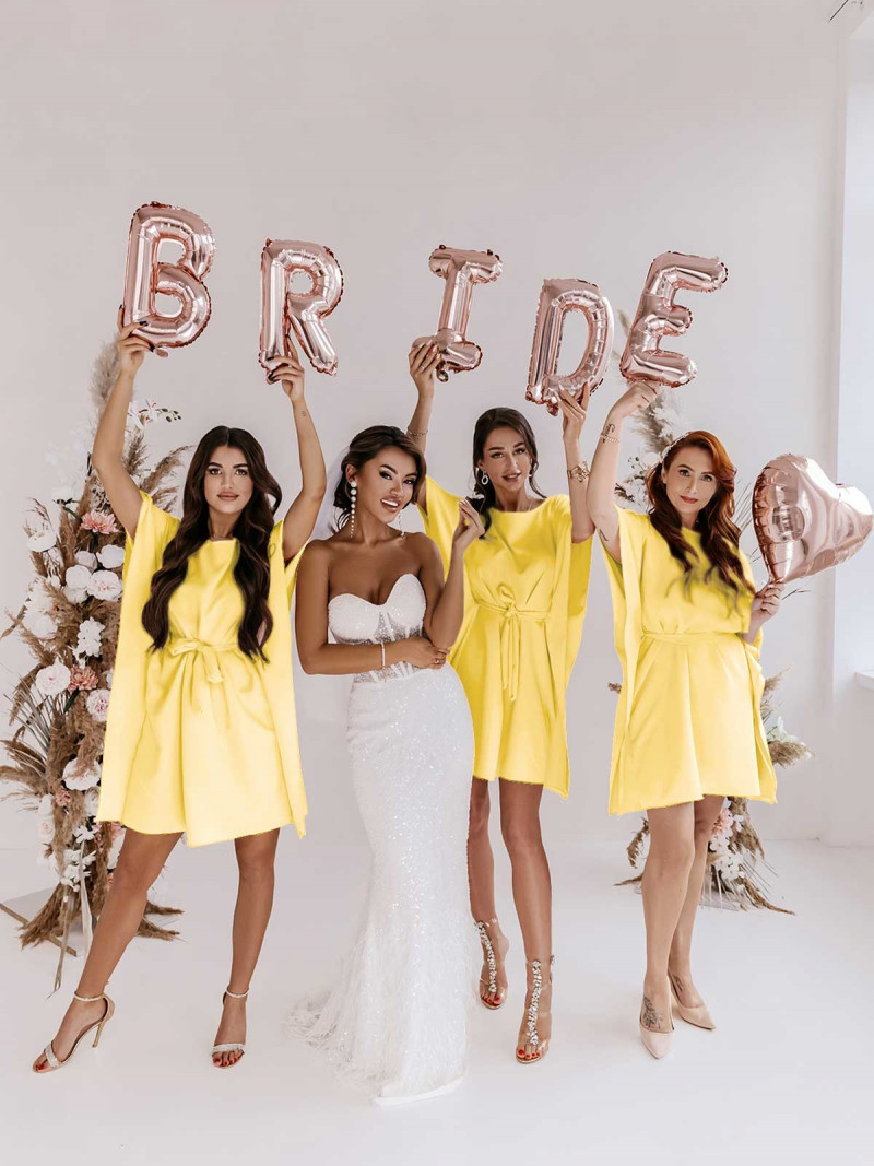 Kobieca sukienka nietoperz CANDICE - bananowa