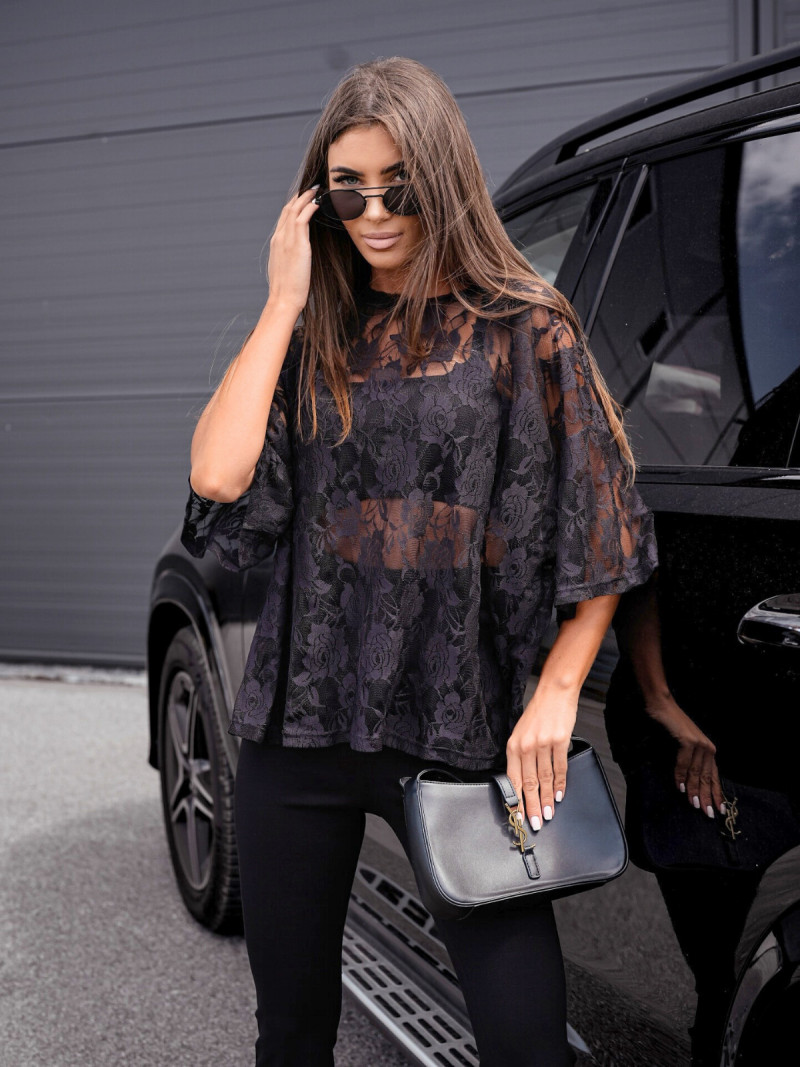 Koronkowa bluzka t-shirt SOLIA - czarna