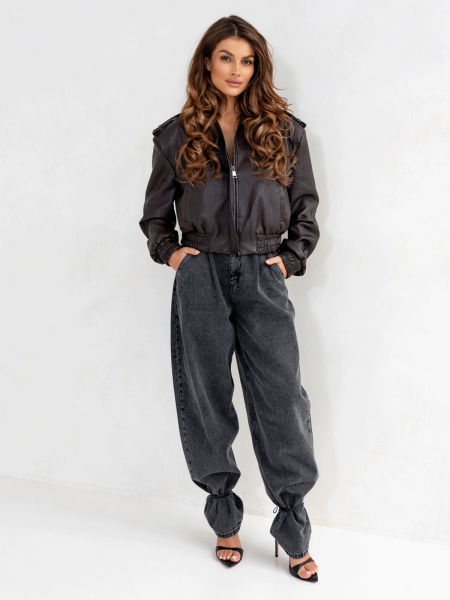 Krótka kurtka bomberka z eko-skóry NARIEL - czekoladowa