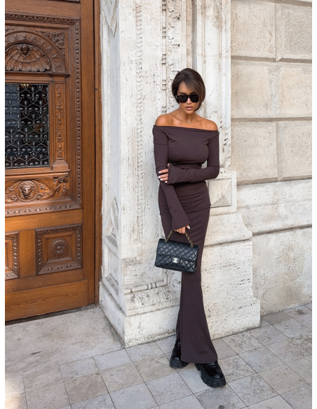 Sukienka maxi z odkrytymi plecami MEIRAH - czekoladowa