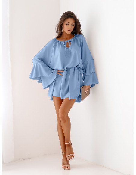 Sukienka oversize z falbanami na rękawach ZUMA - błękitna