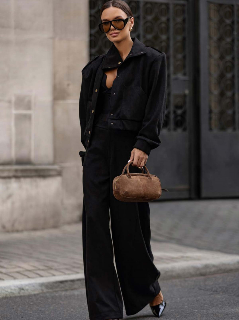 Stylowe szerokie spodnie z zamszu...