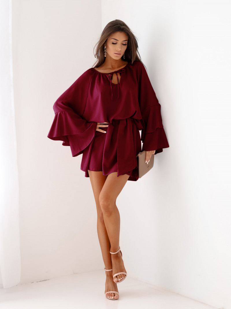 Sukienka oversize z falbanami na...