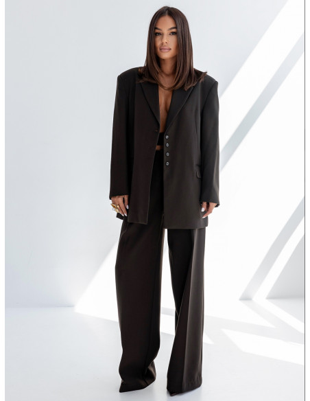 Stylowy garnitur z szerokimi spodniami EUNIKA - czekoladowy
