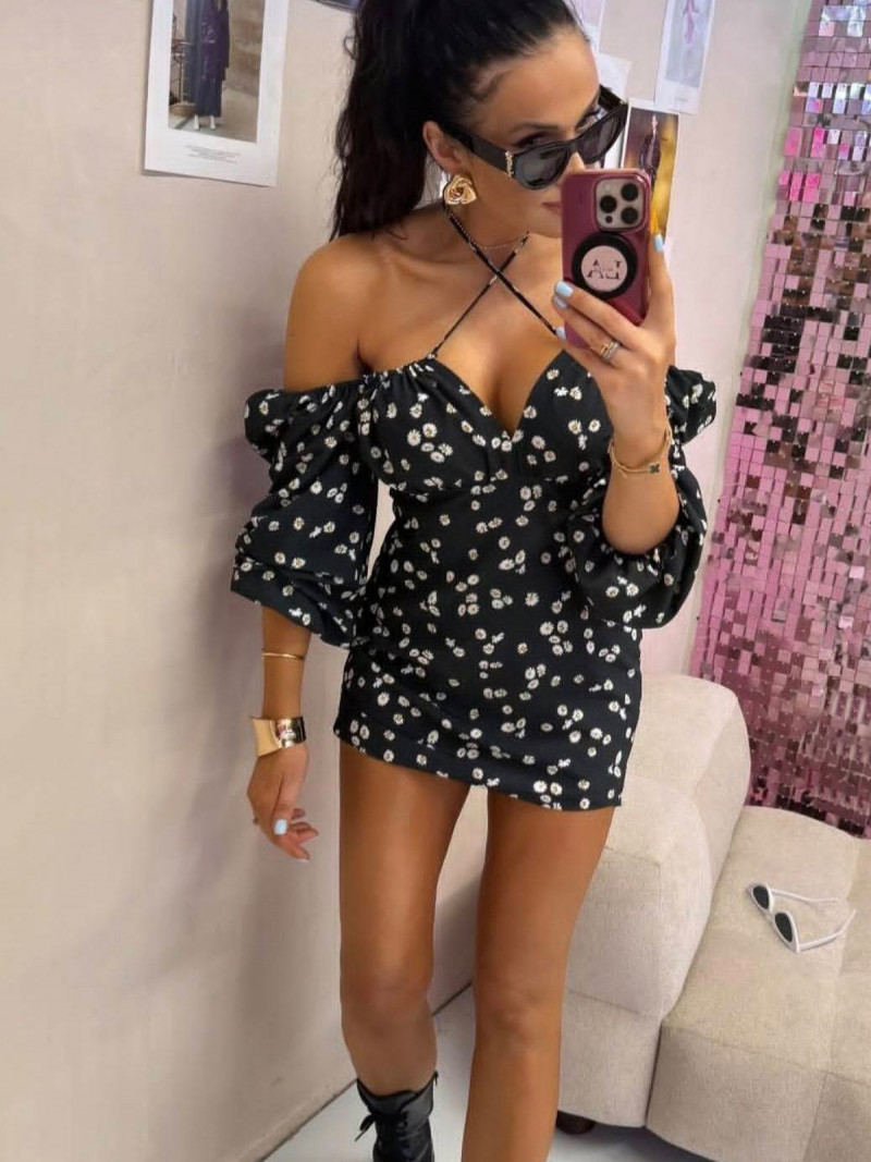 Dopasowana mini sukienka w print ALAINA - wzór 2