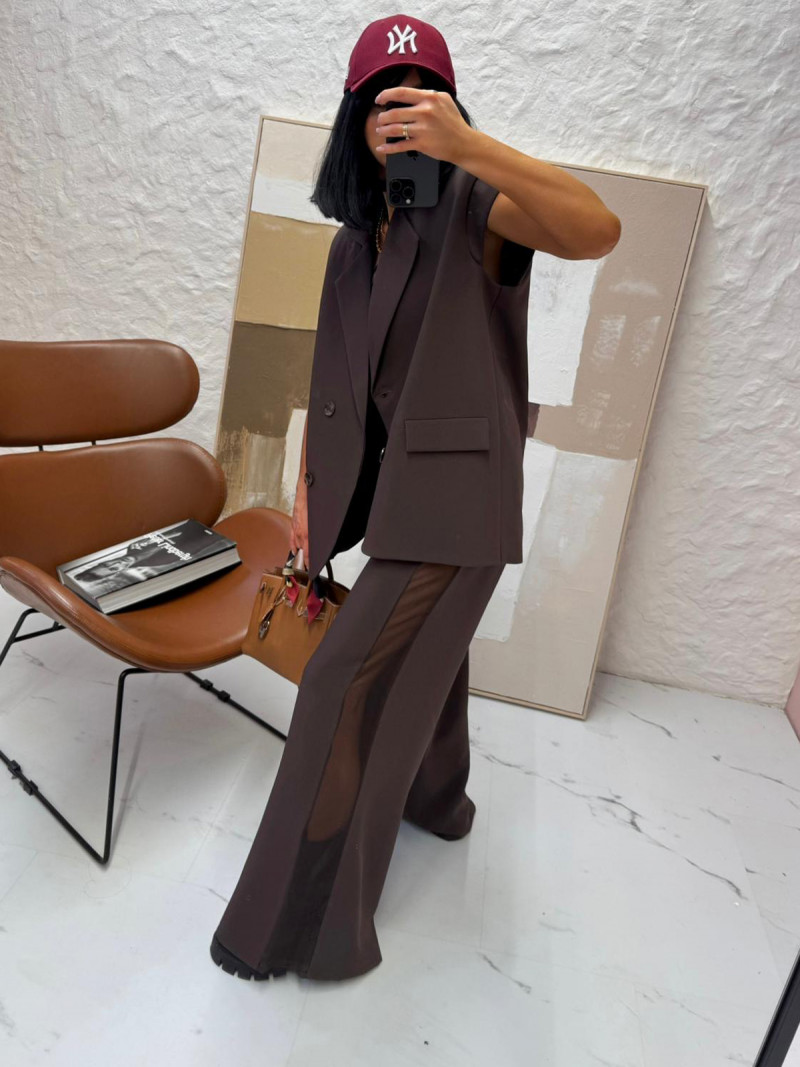 Modne spodnie z tiulową wstawką...