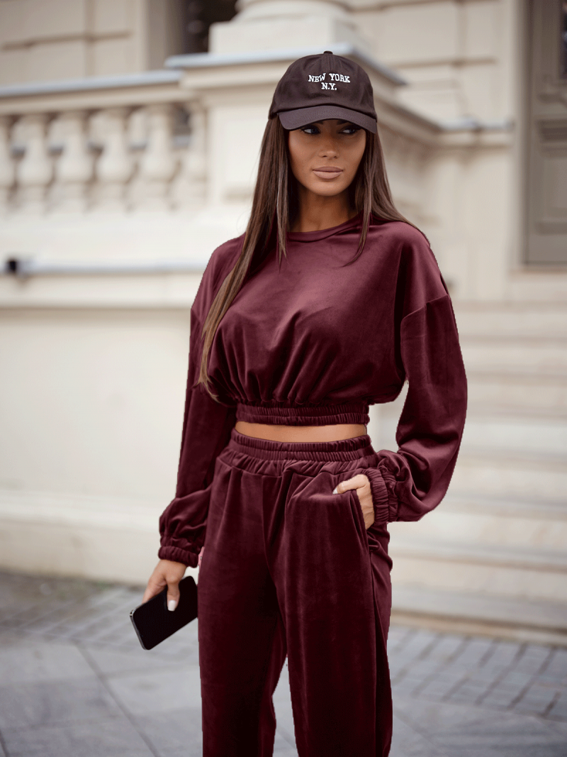 Welurowy dres krótka bluza i spodnie...