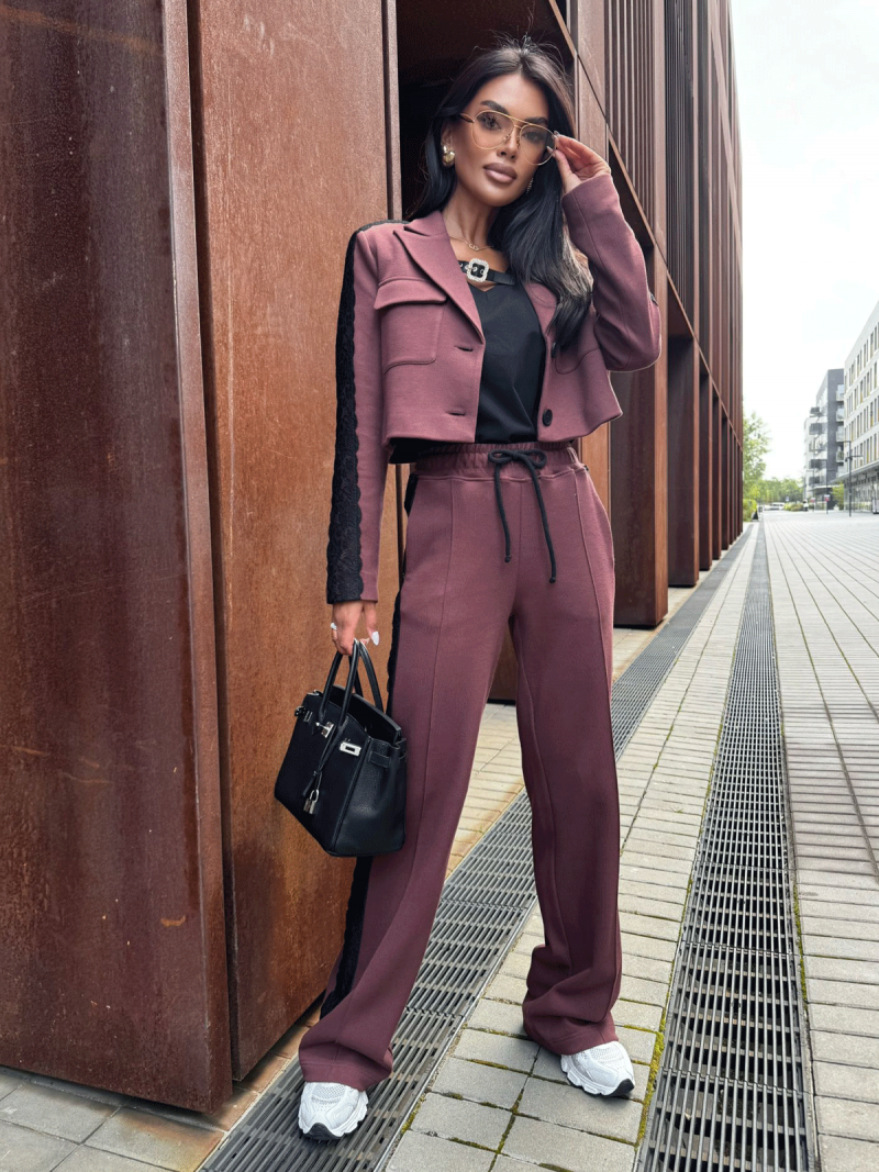 Stylowy komplet z koronkową wstawką...