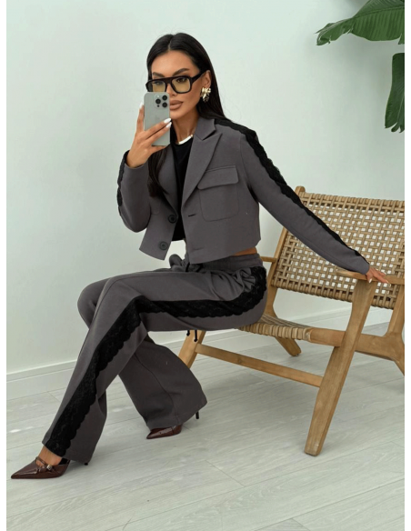 Stylowy komplet z koronkową wstawką SAYLOR - grafitowy