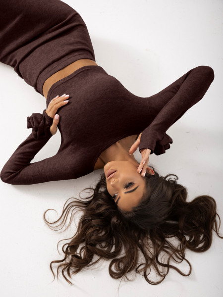 Stylowy komplet dzianinowy ze spódnicą ZAFIRE - czekoladowy 2