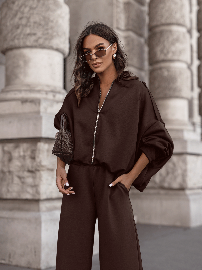 Masełkowy dres z szerokimi spodniami...