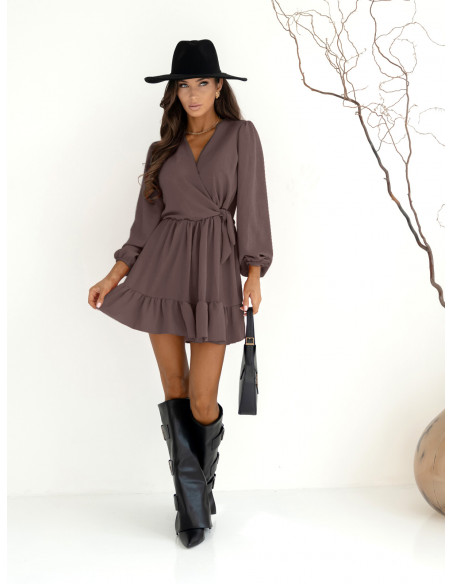 Rozkloszowana sukienka z falbanką - KALIFORNIA - mocha mousse