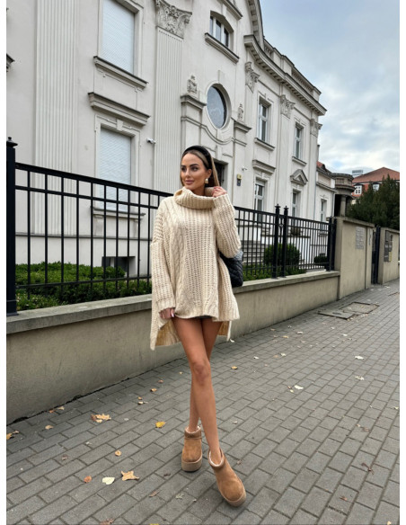 Sweter golf oversize z domieszką wełny DORO - beżowy