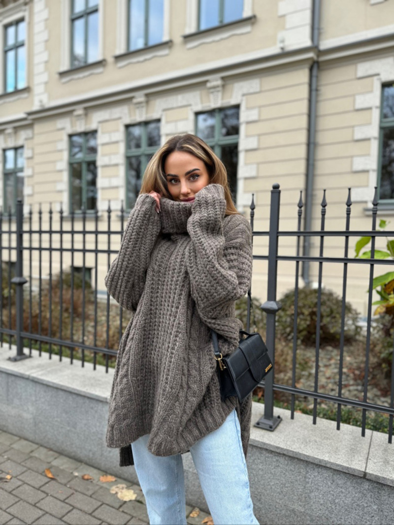 Sweter golf oversize z domieszką wełny DORO - czekoladowy