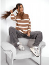 Sweter w paski z zamkiem przy ramieniu DIARA - mocha mousse