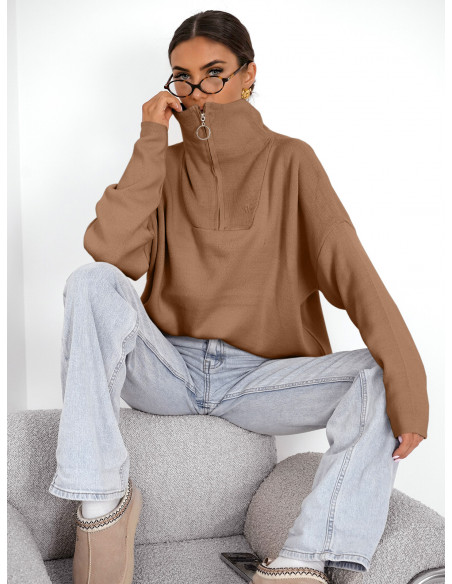 Sweter oversize z zamkiem na dekolcie AYLE - mocha mousse