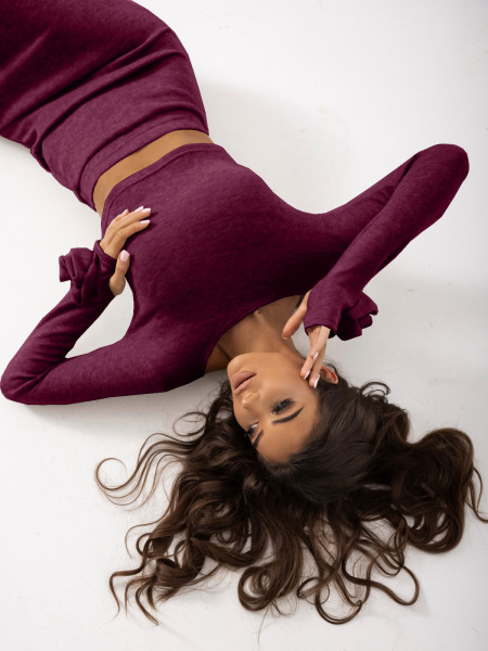 Stylowy komplet dzianinowy ze spódnicą ZAFIRE - bordowy