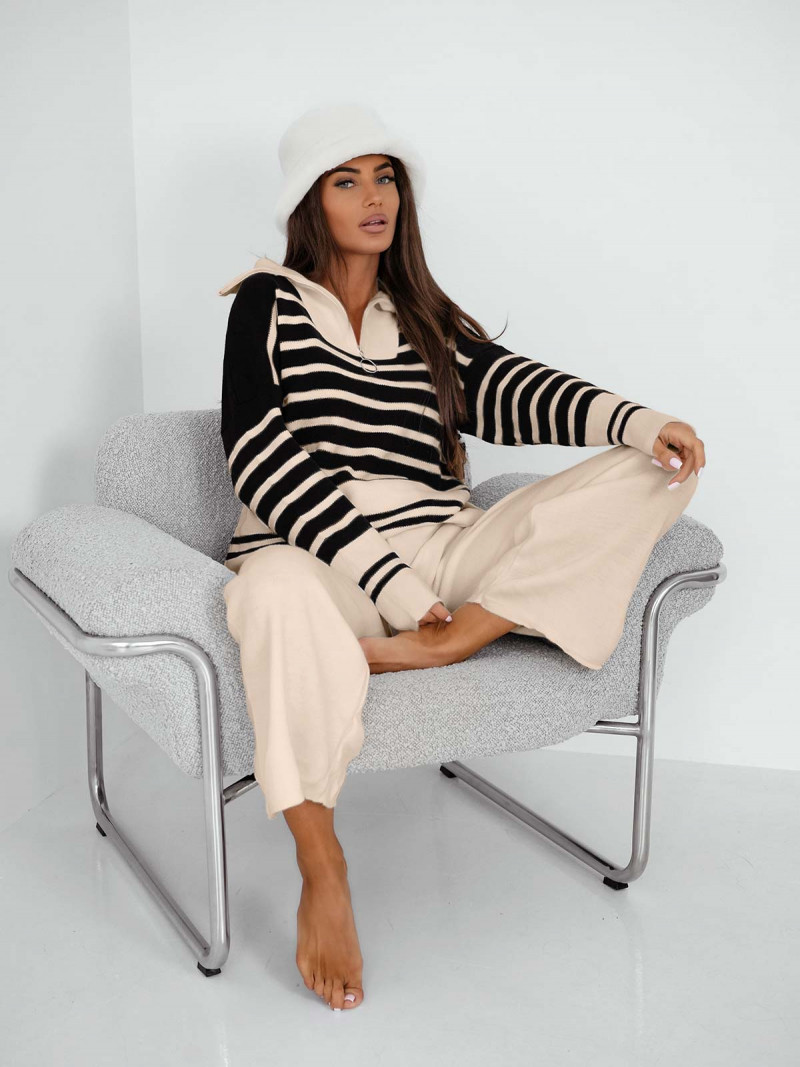 Komplet dzianinowy z szerokimi...