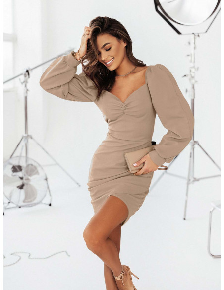 Sukienka z bufiastymi rękawami ADIANA - mocha mousse