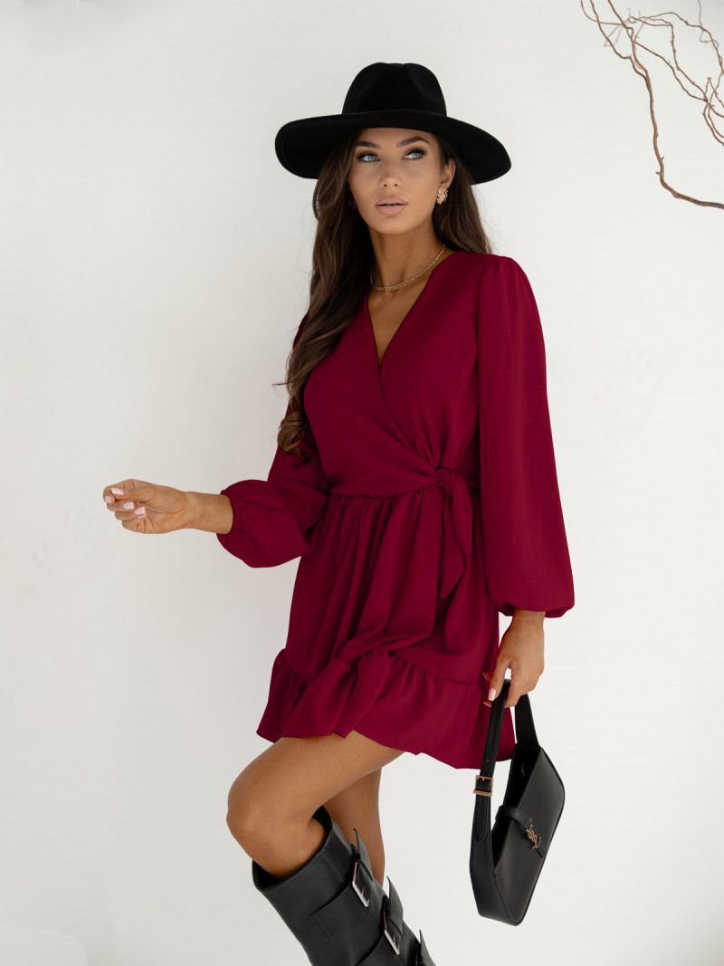 WP rozkloszowana sukienka z falbanką - bordowa