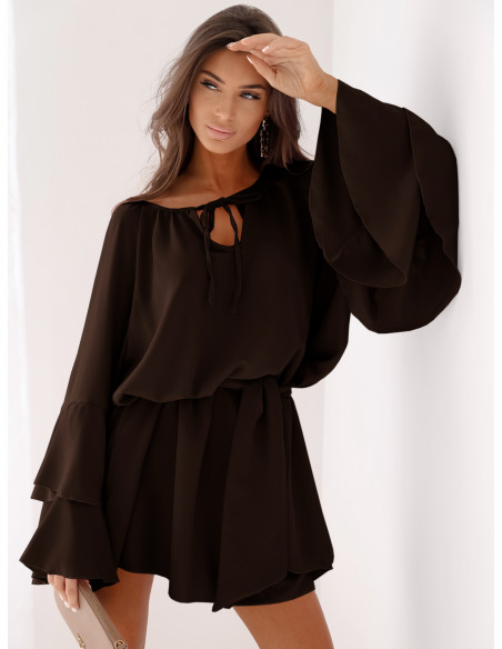 WP sukienka oversize z falbanami na rękawach - czekoladowa