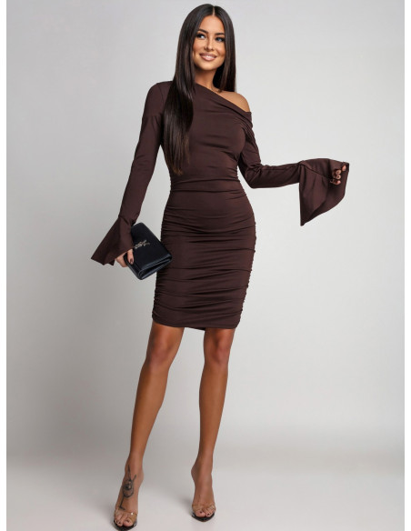 Sukienka mini z ozdobnym kwiatem LEXIA - czekoladowa