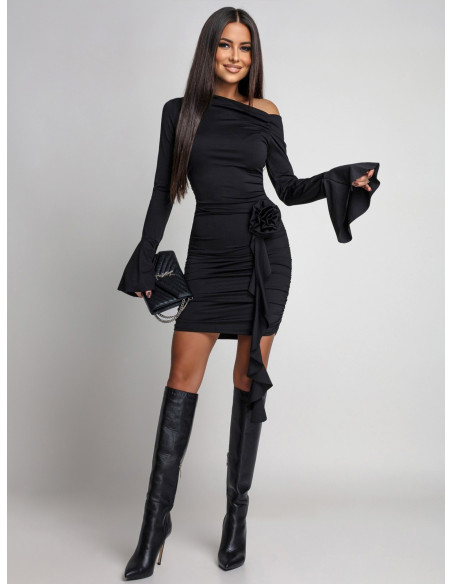 Sukienka mini z ozdobnym kwiatem LEXIA - czarna