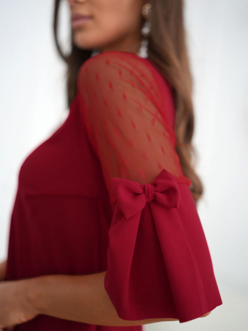 Elegancka sukienka z tiulowymi...