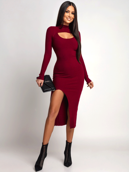 Prążkowana sukienka z wycięciem na dekolcie ARIE - bordowa 2