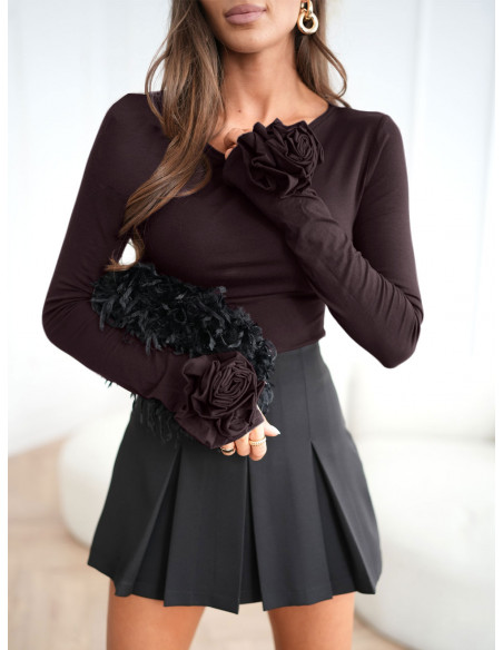 Wiskozowa bluzka z różą na rękawie ELIJA - czekoladowa