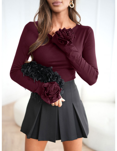 Wiskozowa bluzka z różą na rękawie ELIJA - bordowa