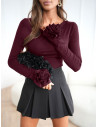 Wiskozowa bluzka z różą na rękawie ELIJA - bordowa