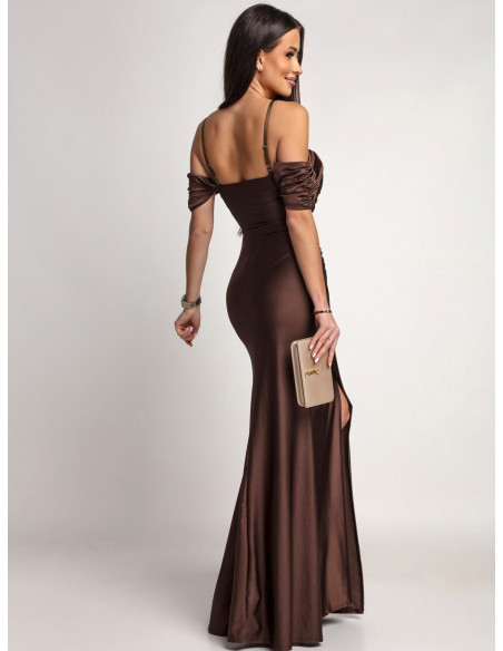 Sukienka maxi z przekładanym dołem VIANNA - czekoladowa