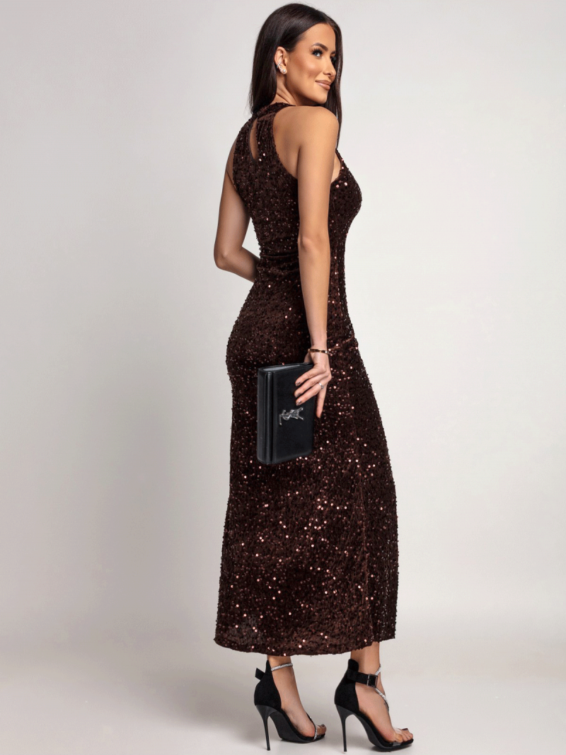 Cekinowa sukienka maxi z dekoltem halter DONI - czekoladowa