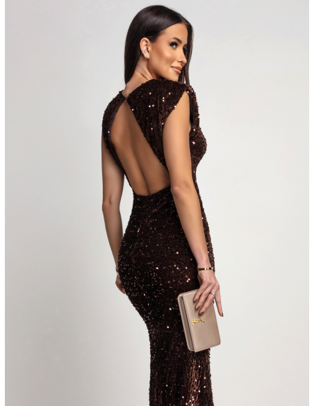 Cekinowa sukienka z odkrytymi plecami FULDA - czekoladowa