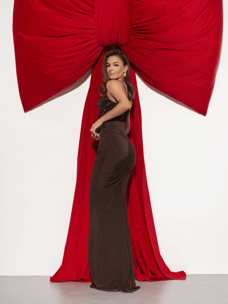 Sukienka maxi z cekinami LAURELLA - czekoladowa