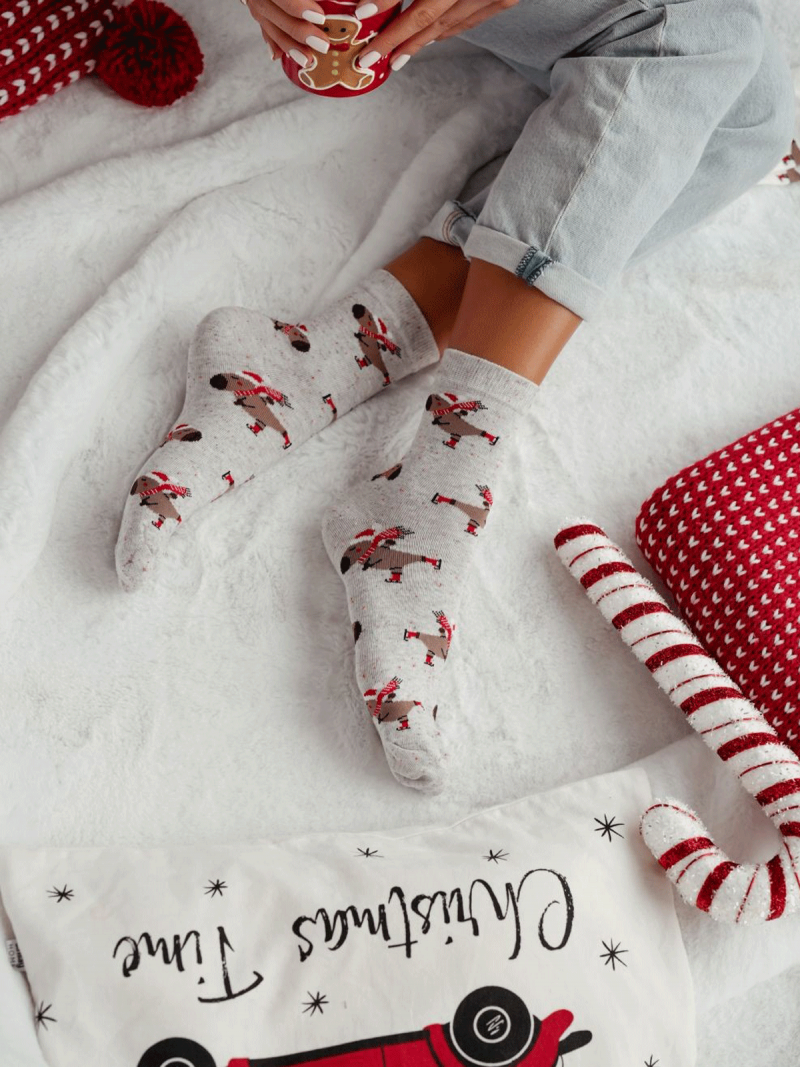 Skarpetki damskie świąteczne KAPIBARA NA ŁYŻWACH - wzór 9