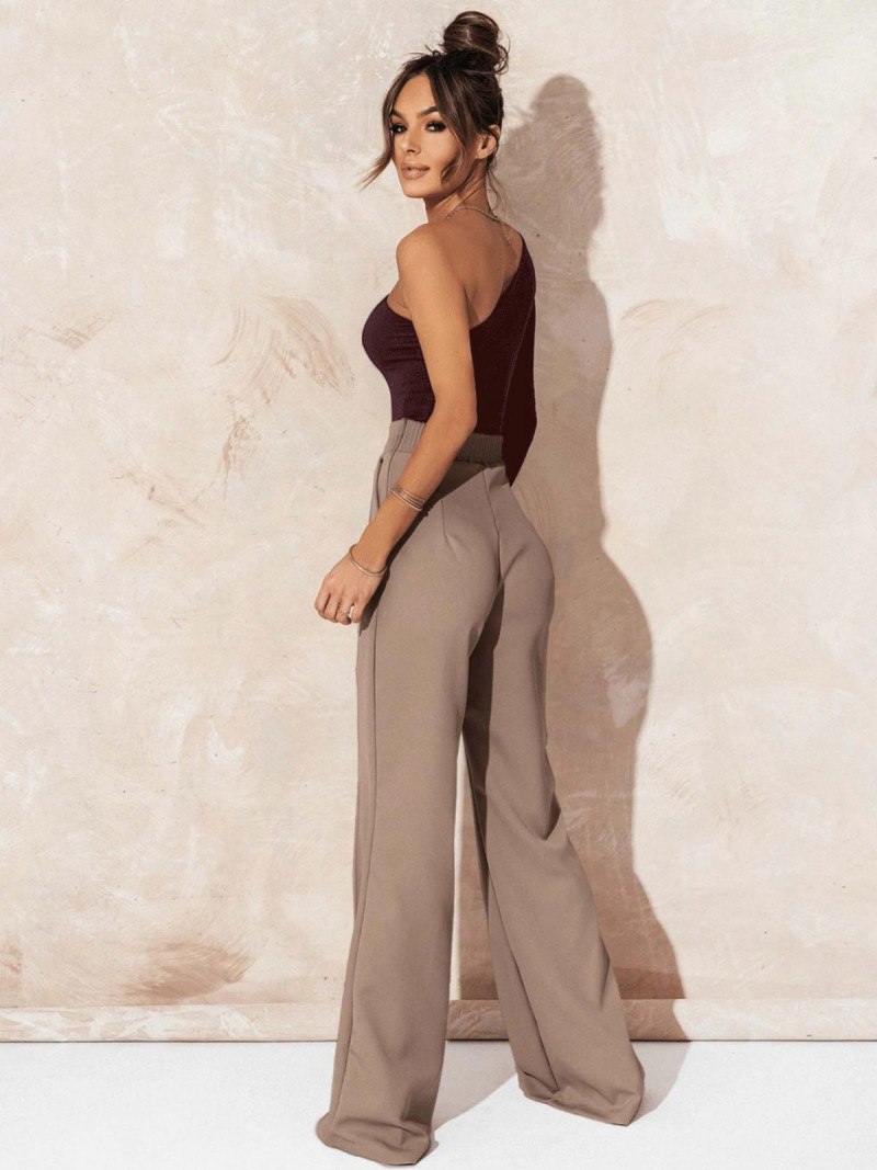 Body na jedno ramię z wycięciem ANVIS - czekoladowe