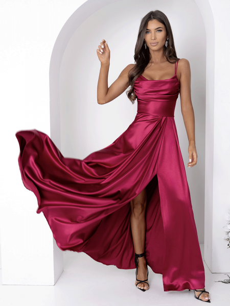 Satynowa sukienka maxi na ramiączkach RONA - bordowa