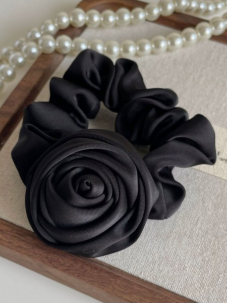 Gumka do włosów z ozdobną różą - czarna