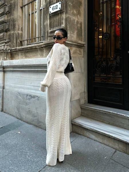 Dzianinowa sukienka maxi z głębokim dekoltem EVIE - ecru 2