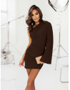 Elegancka sukienka na jedno ramię - AMALIBA - czekoladowa